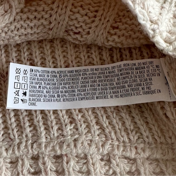 Cropped Cream Color Speckled Cable Knit Chunky Sweater -NWT- - Picture 3 of 3